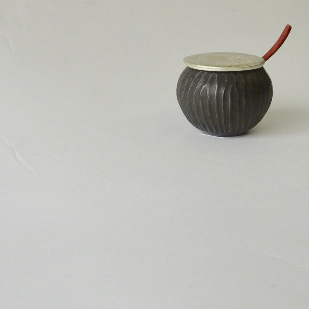 馬場勝文　黒釉すず蓋シュガーポット（丸）