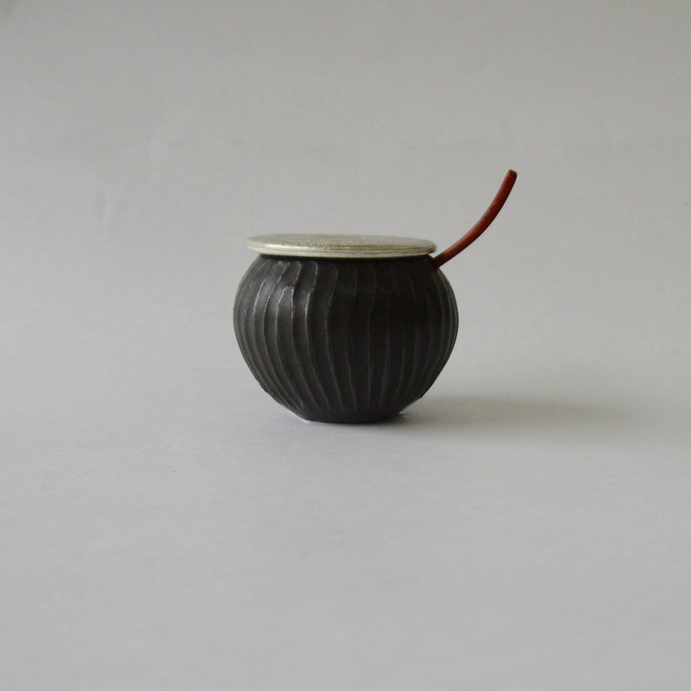 馬場勝文　黒釉すず蓋シュガーポット（丸）