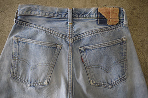 
            
                Load image into Gallery viewer, 60’s LEVI’S 501 BIG E W 28
            
        