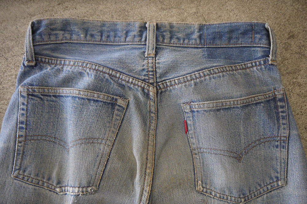 
            
                Load image into Gallery viewer, 60’s LEVI’S 501 66 BIG E W 29
            
        