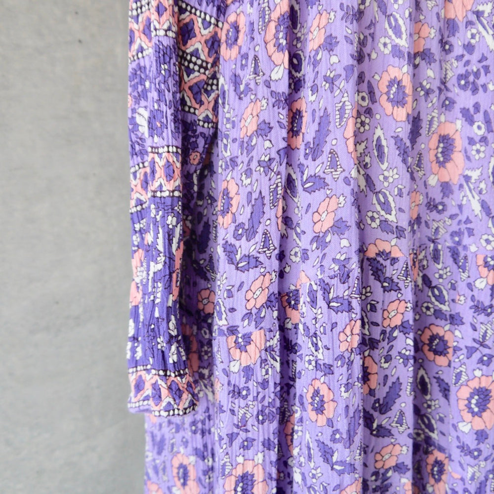 
            
                Load image into Gallery viewer, INDIA RAYON HAND PRINT KAFTAN DRESS ( purple pink/tie back)
            
        