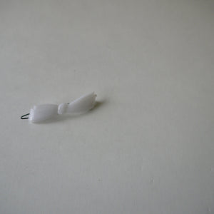 
            
                Load image into Gallery viewer, vintage Bow hair clip 1980s barrette /white
            
        