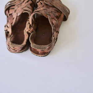 
            
                Load image into Gallery viewer, Vintage Mexican Sandals (SMALL)
            
        