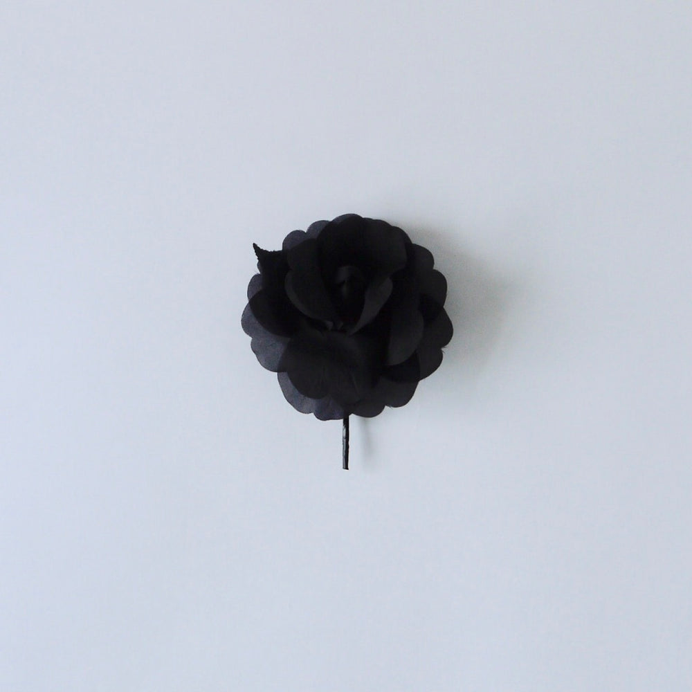 
            
                Load image into Gallery viewer, Vintage Black Rose corsage
            
        